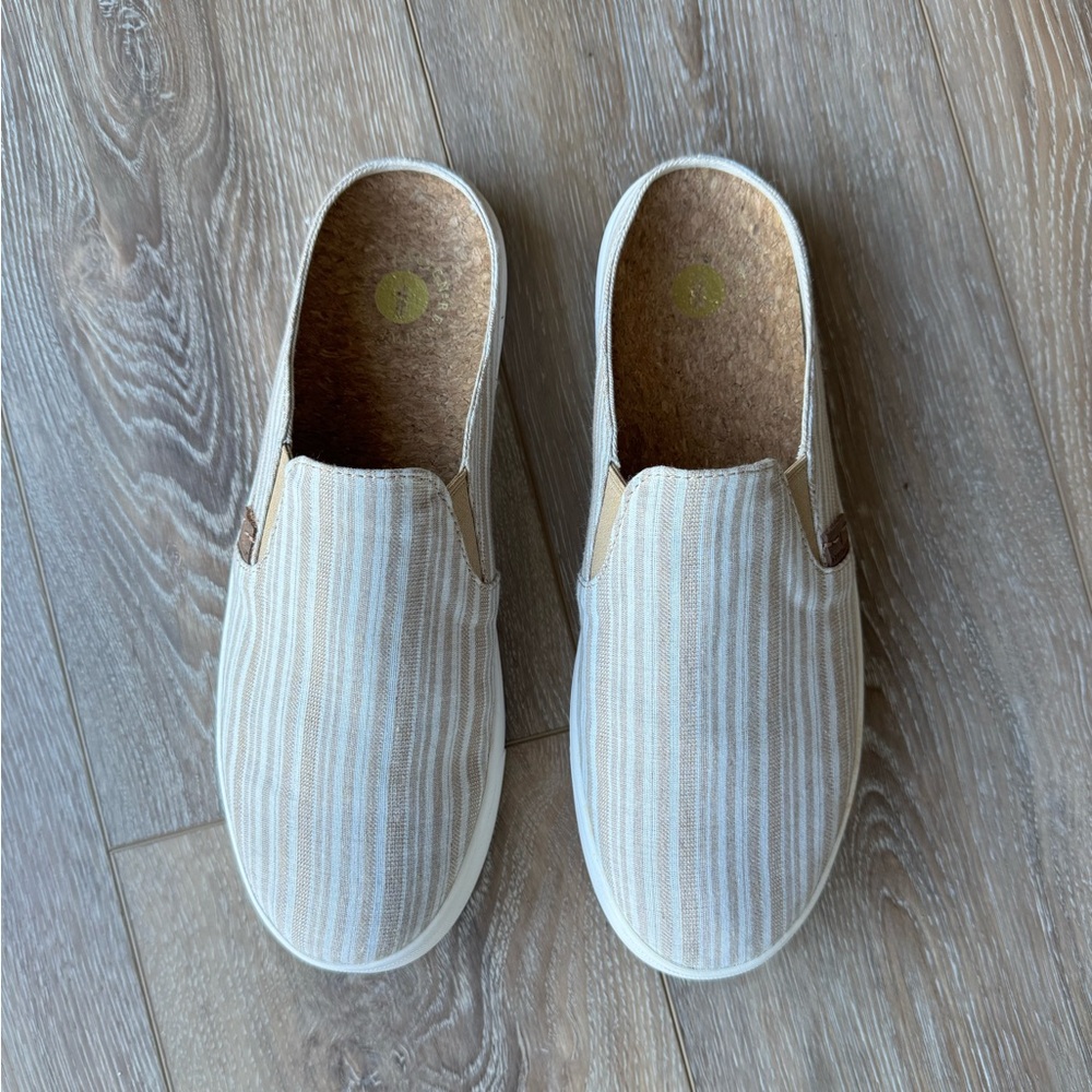 New Womens Revitalign Esplanade Stripe Mule
Size 10 without box.